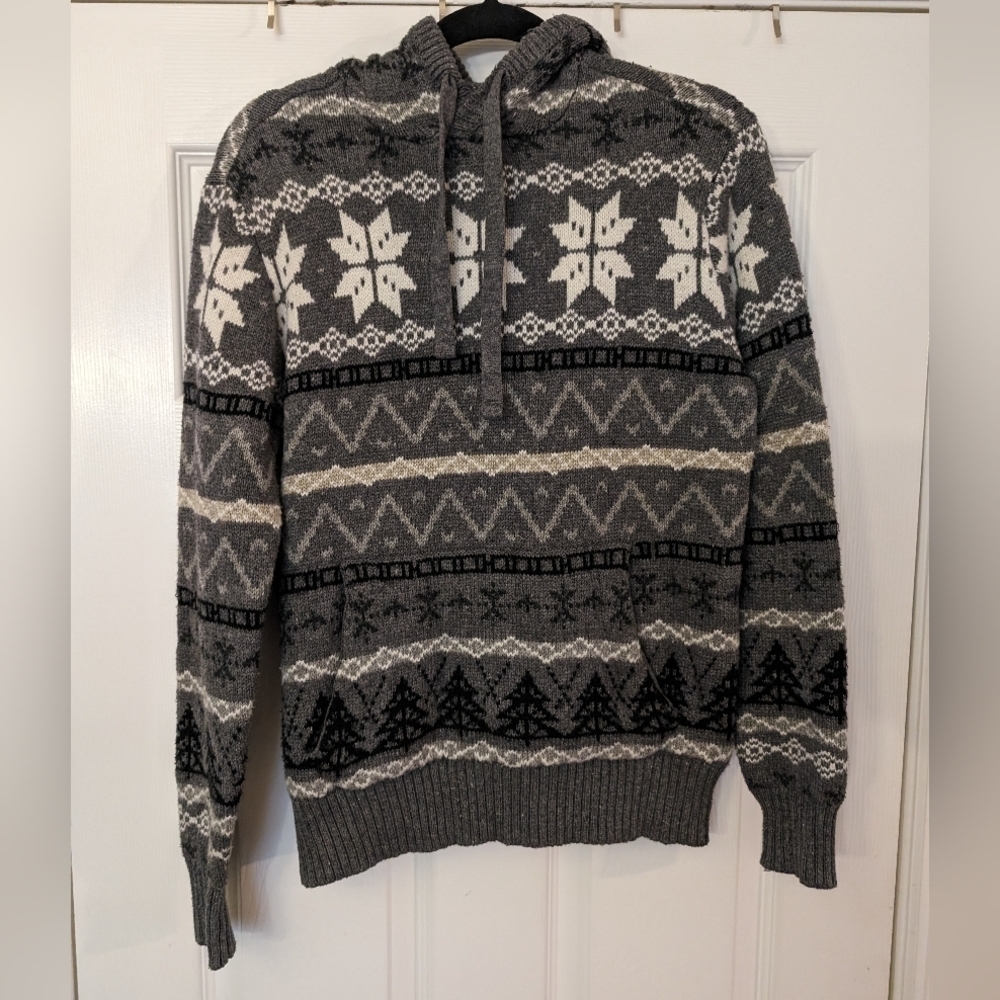 AMERICAN EAGLE Snowflake Hoodie Sweater